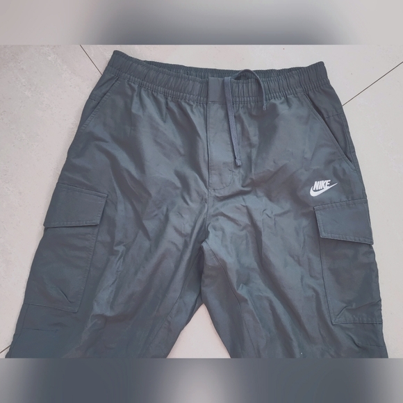 Nike Standard Fit Taper Leg Pants - Picture 3 of 4